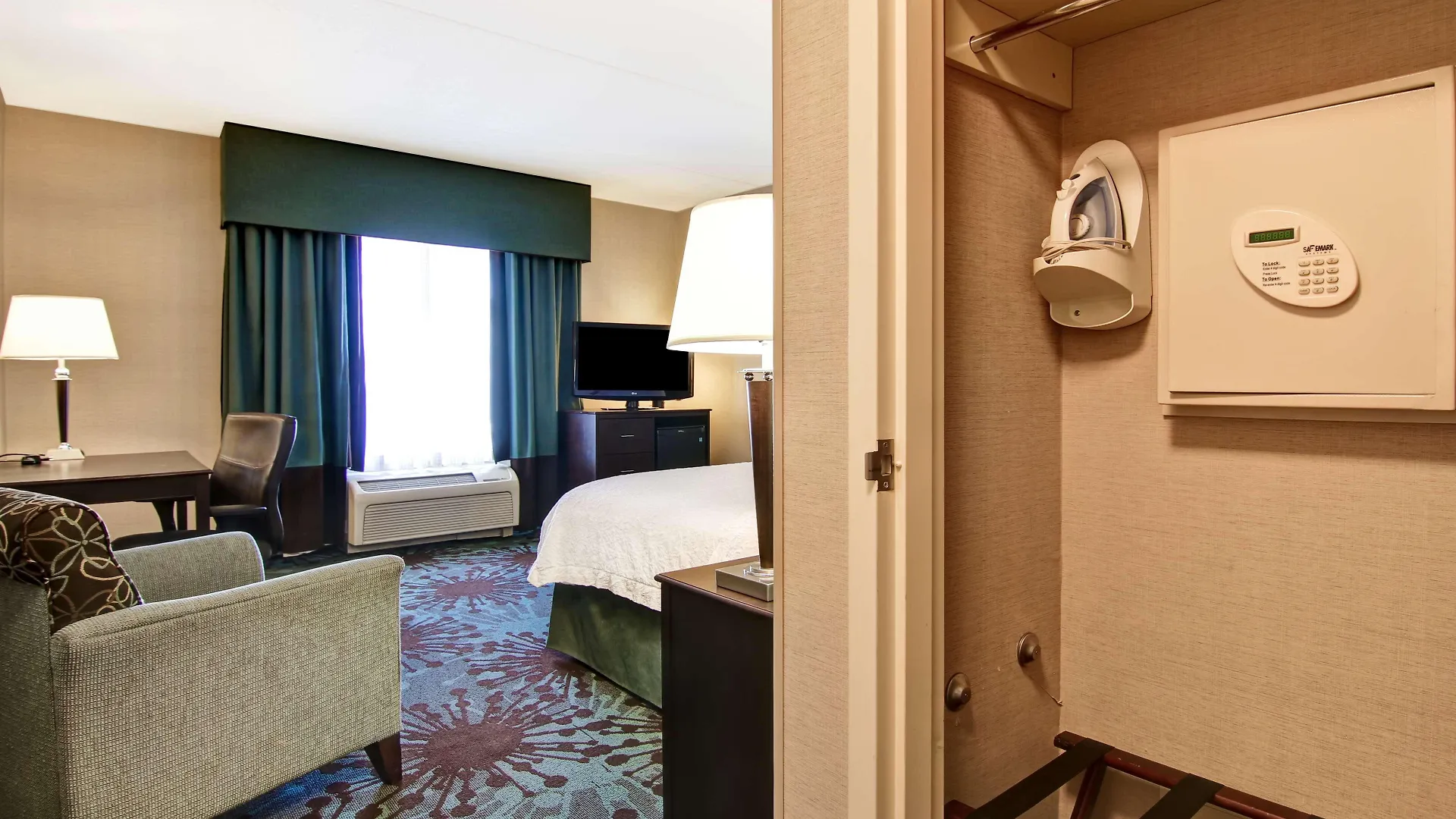 Hampton Inn By Hilton Toronto Airport Corporate Centre 3*,