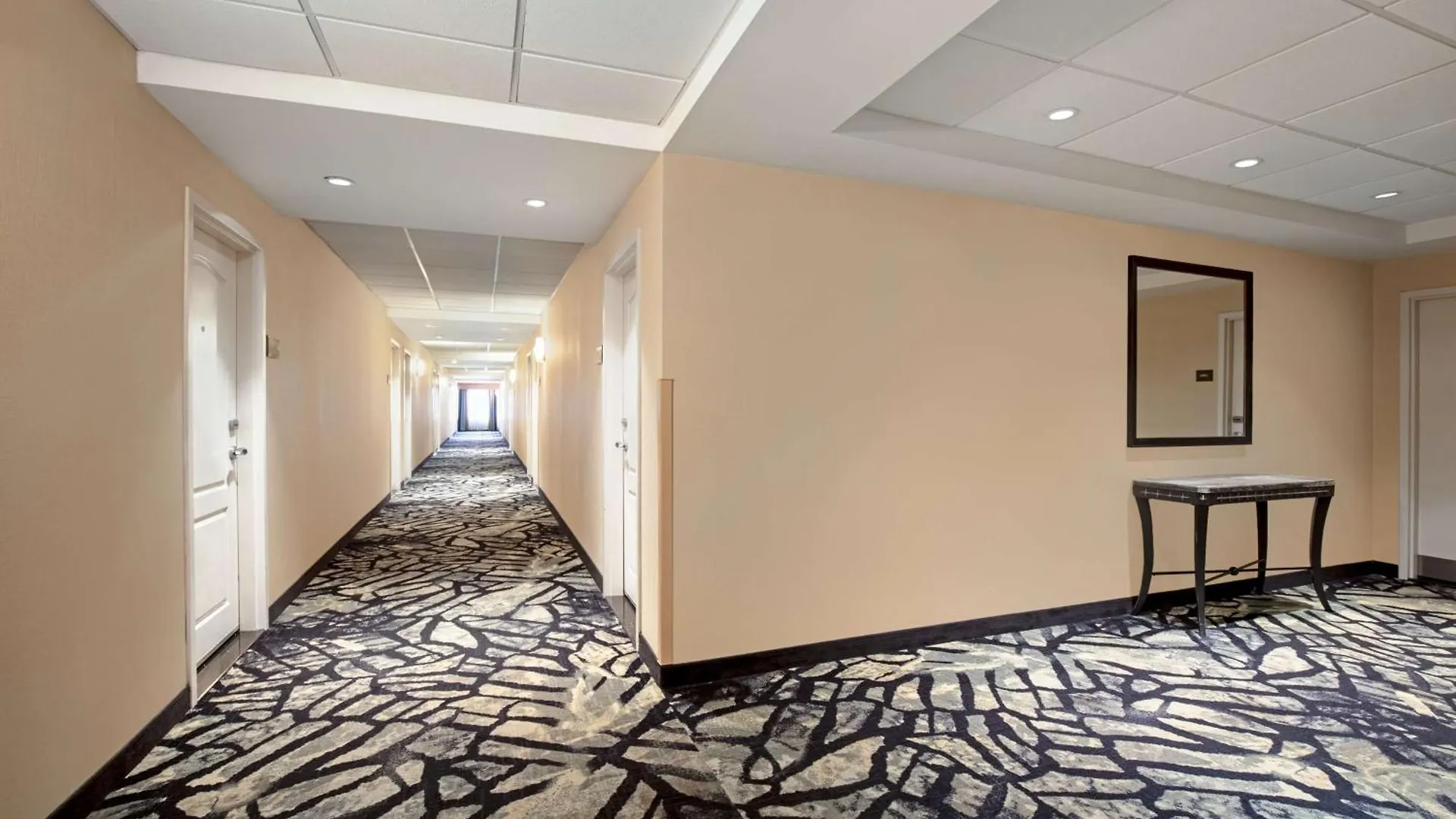 Hampton Inn By Hilton Toronto Airport Corporate Centre 3*,