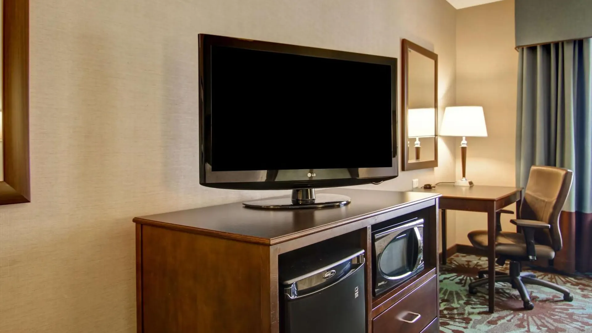 Hampton Inn By Hilton Toronto Airport Corporate Centre 3*,  Canada