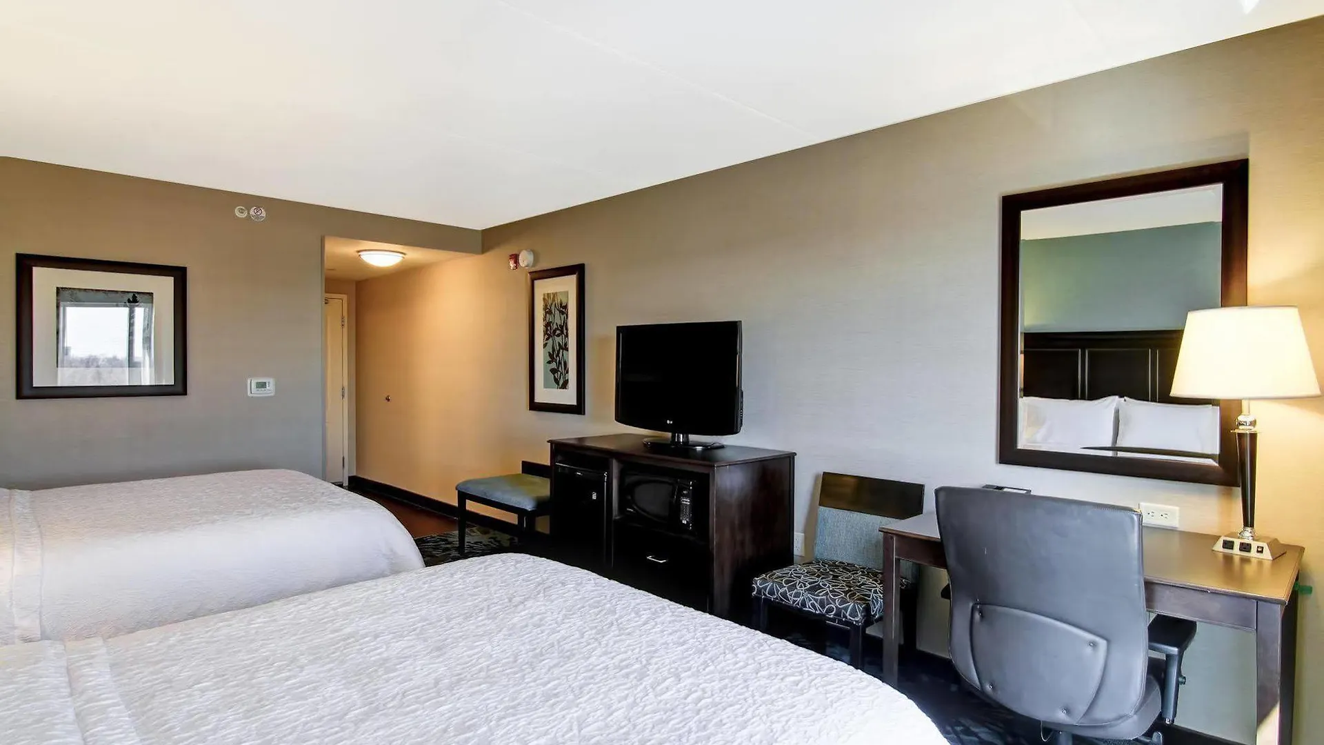 Hampton Inn By Hilton Toronto Airport Corporate Centre 3*,