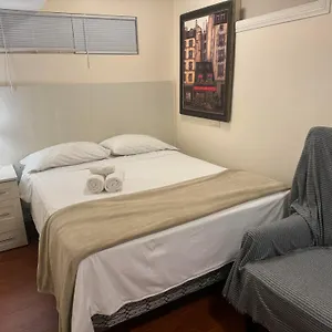 Cozy Guest Close Ubc And Downtown Habitación en casa particular